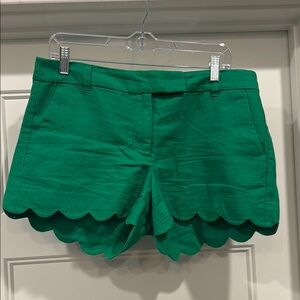 Green Scalloped Hem Women's Shorts